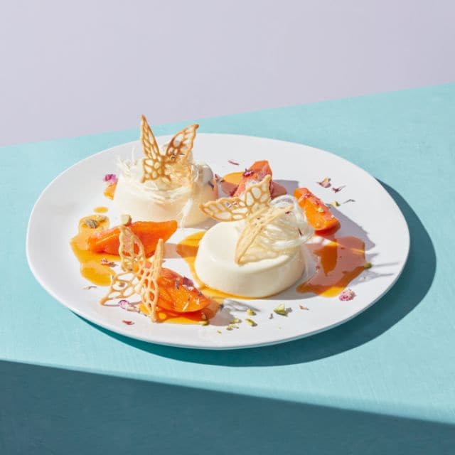 Panna cotta aromatizada con agua de rosas Panna cotta aromatizada con agua de rosas